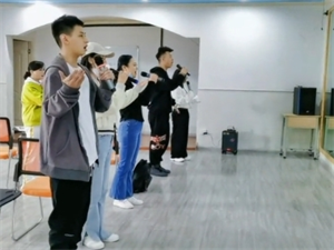期待你们八天后的蜕变～#主持人培训#婚礼主持培训